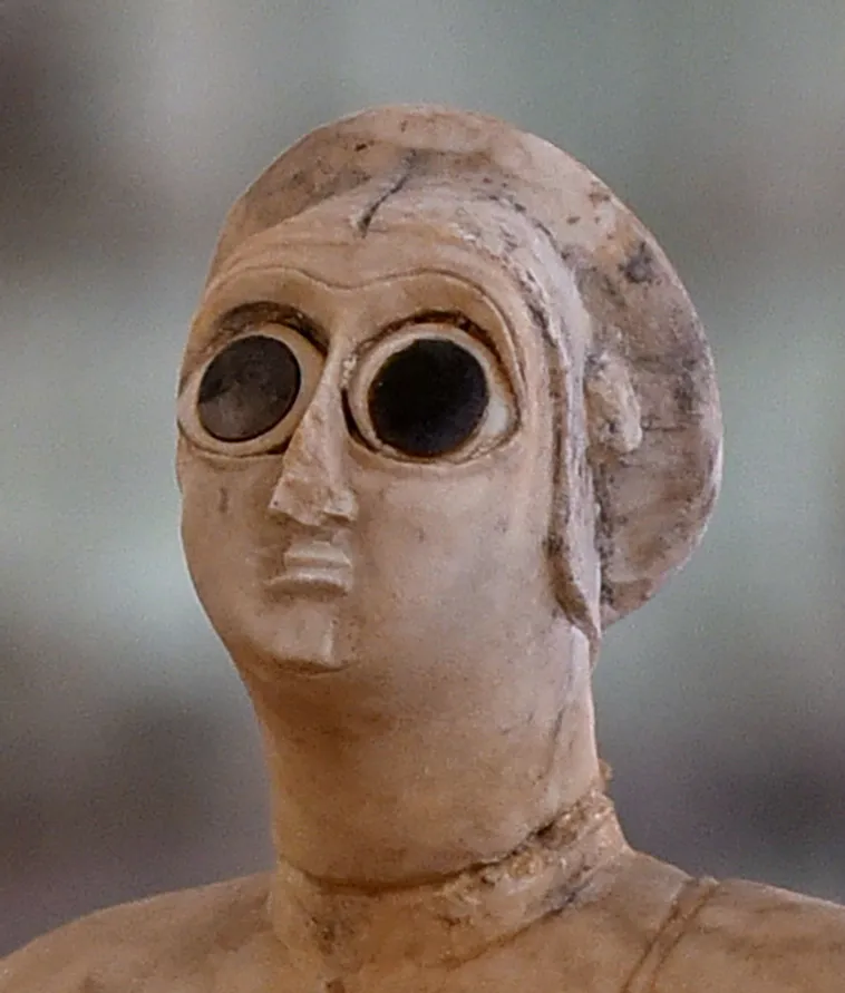 Sumeryjska statua kobiety