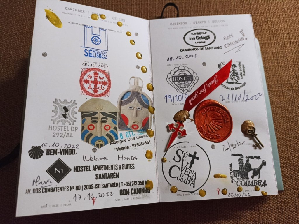 Pieczątki, paszport pielgrzyma i compostela